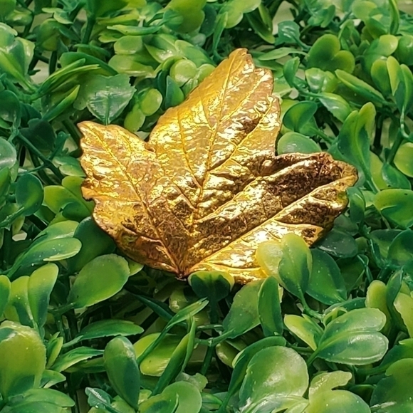 VTG Gold bronze dipped leaf maple tree brooch pin 2" x 1 3/4" - Picture 2 of 8